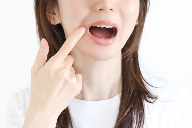 口内炎や口角炎、繰り返す前に。アロマ精油で清潔&鎮静ケア