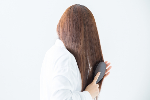 頭皮ケアにおすすめのヘアブラシ|種類&髪質別の選び方