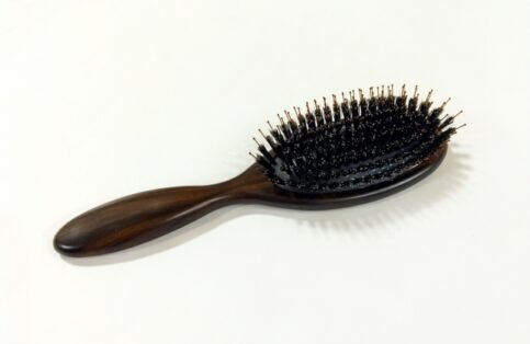 頭皮ケアにおすすめのヘアブラシ｜種類＆髪質別の選び方