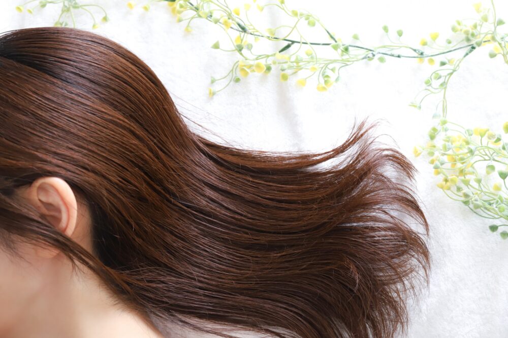 【女性の抜け毛・薄毛に】CBDは効果あり?頭皮ストレスを癒すヘアケア習慣