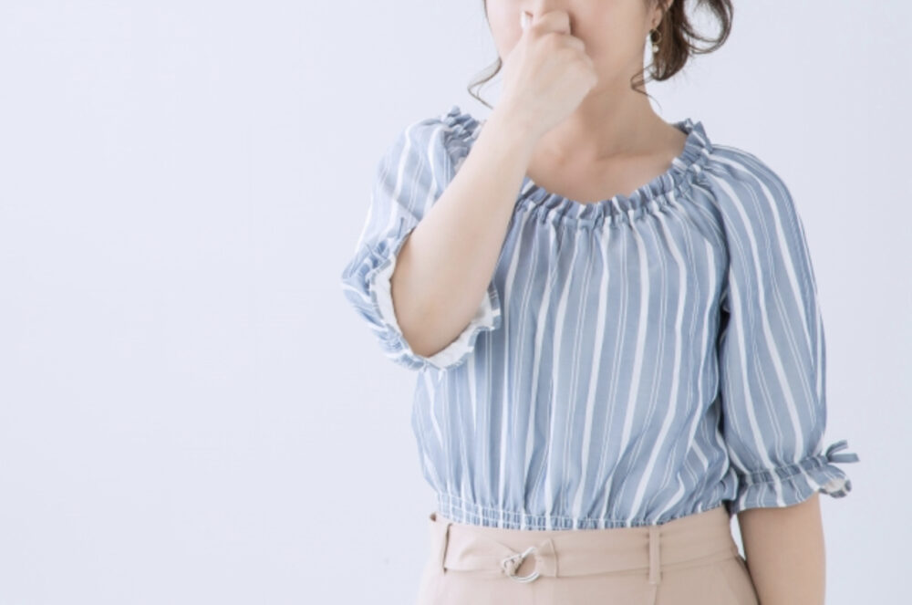 【アロマが迷惑・きついと感じる方へ】職場での配慮とストレス時に失敗しない「半径30cm」の超・隠れアロマ術