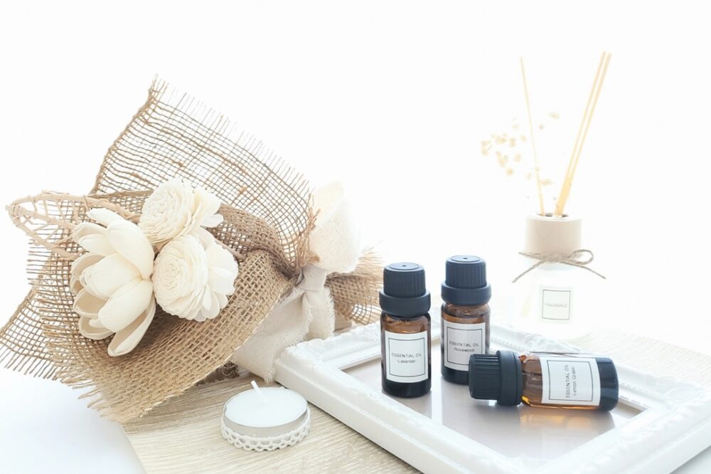 薬に頼りたくない大人のための「目的別アロマブレンドレシピ集」｜心と体を整える天然の処方箋【相性早見表つき】