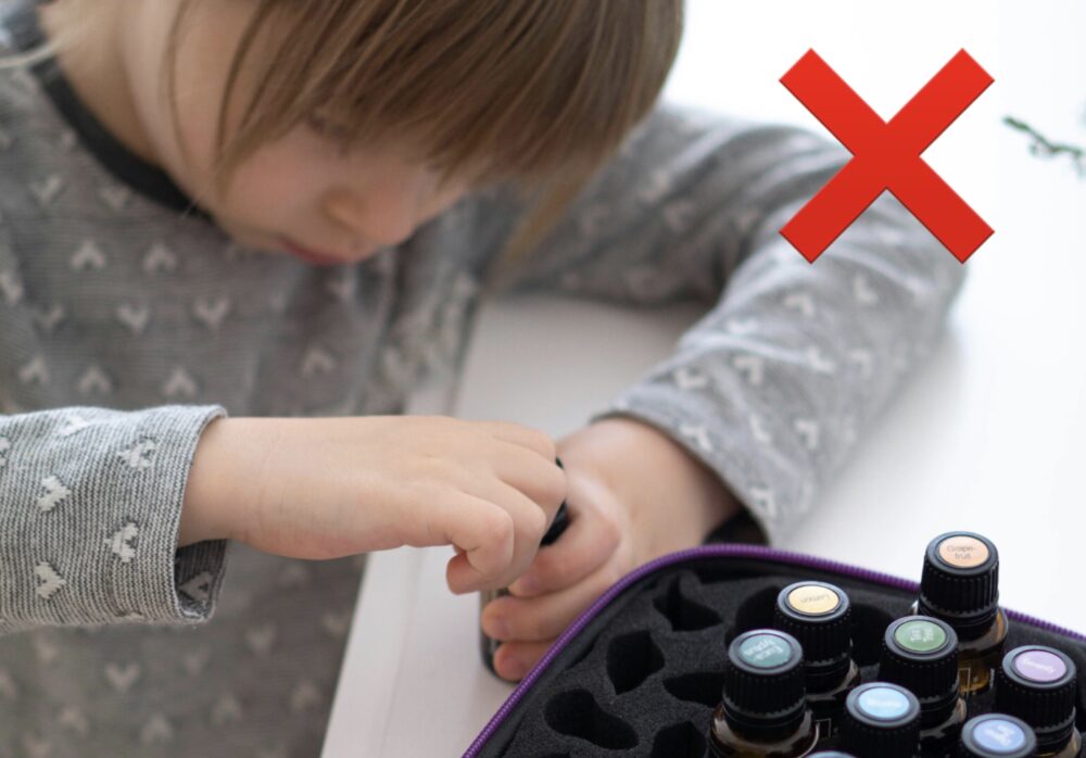 子供の手の届くところに精油を置くのはNG