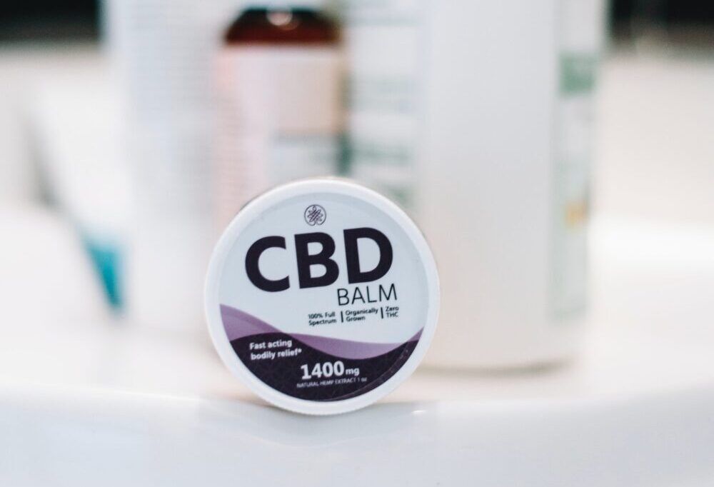 CBDバームおすすめ4選|肩こり・乾燥・運動後のリカバリーに効く塗るCBD